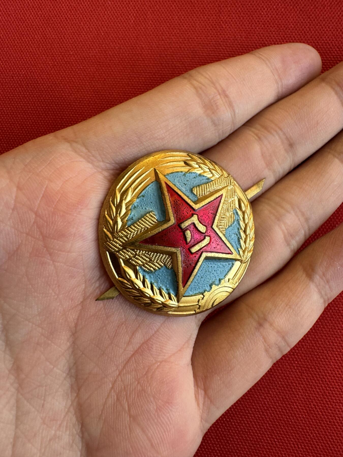 五哥徽章群   15号周六晚上八点4群联拍 帽徽