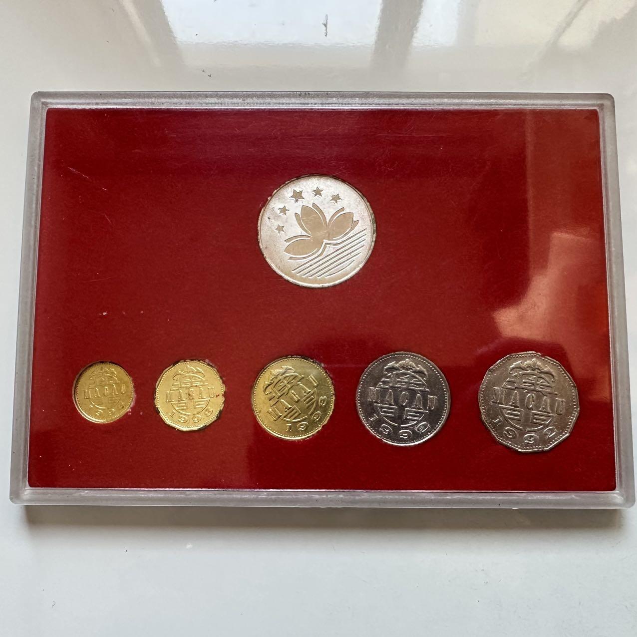 🌹外币初藏🌹🐯2025年第128场  每周二四六晚8️⃣点 接代拍 澳门五枚套带一枚镀银章