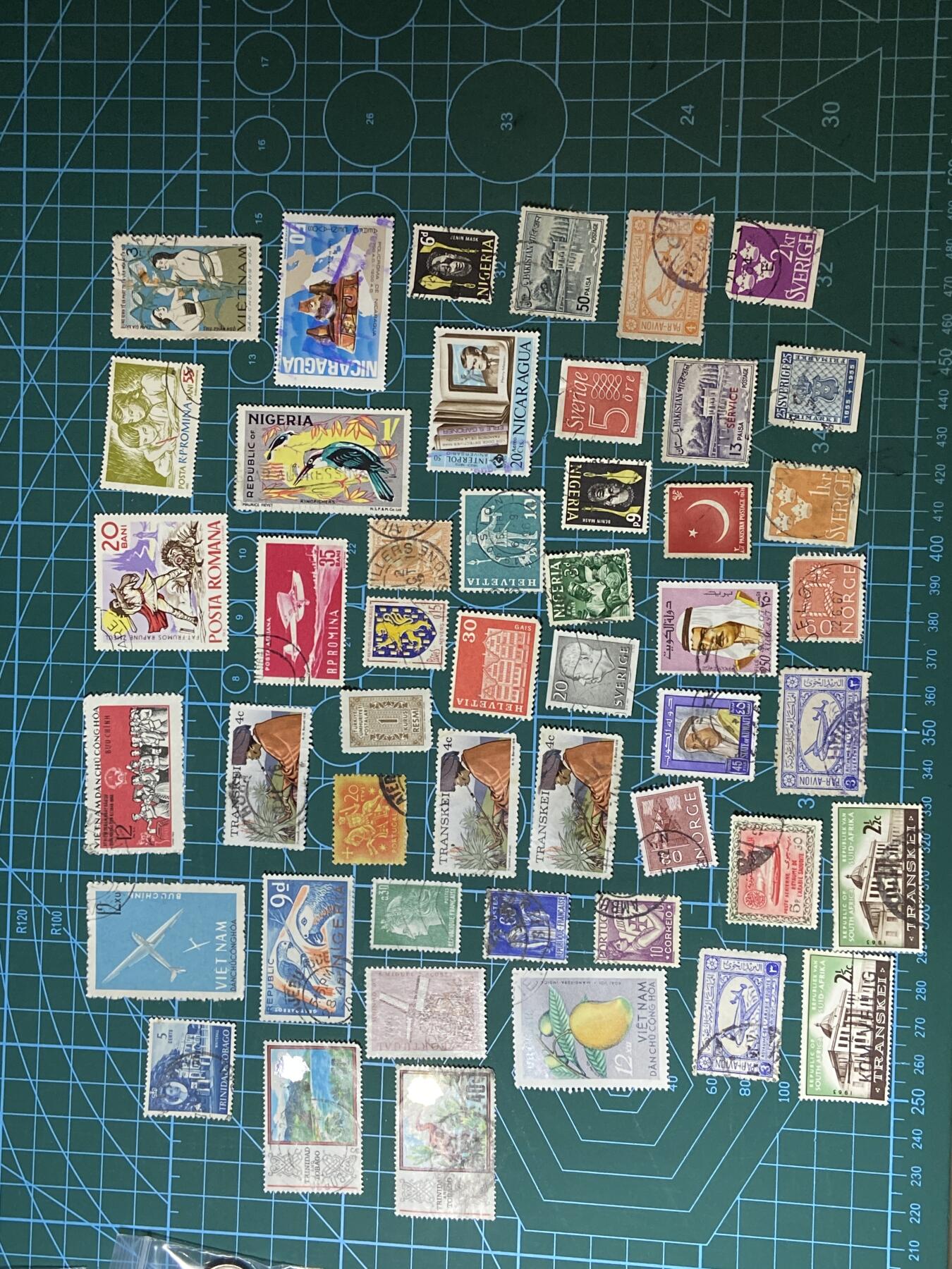 2025年第一百二十九场(总第一百五十五场）外国邮票、散币场(免佣金) 邮票48枚