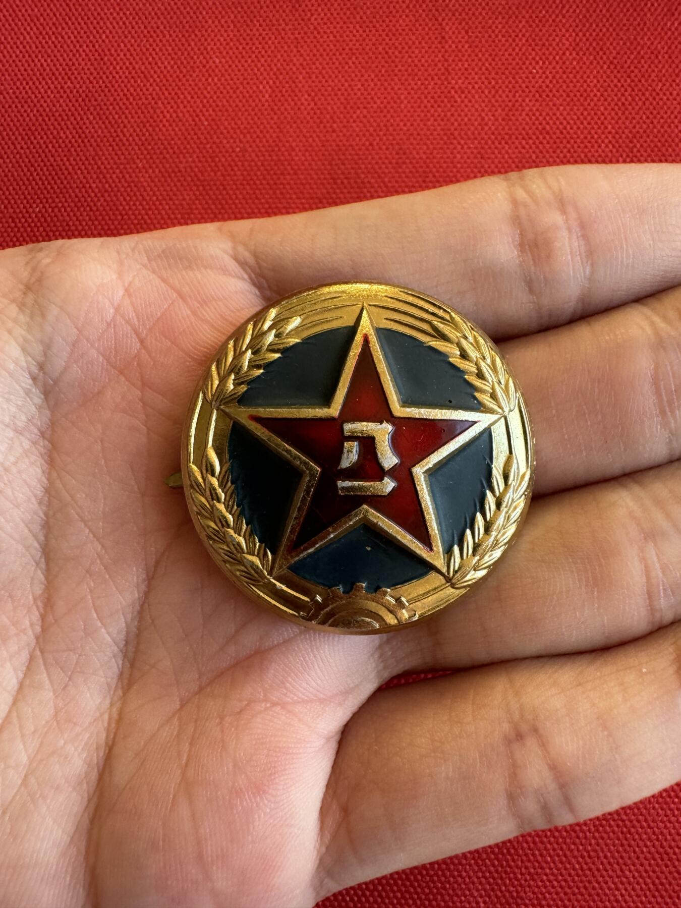 五哥徽章群   15号周六晚上八点4群联拍 帽徽