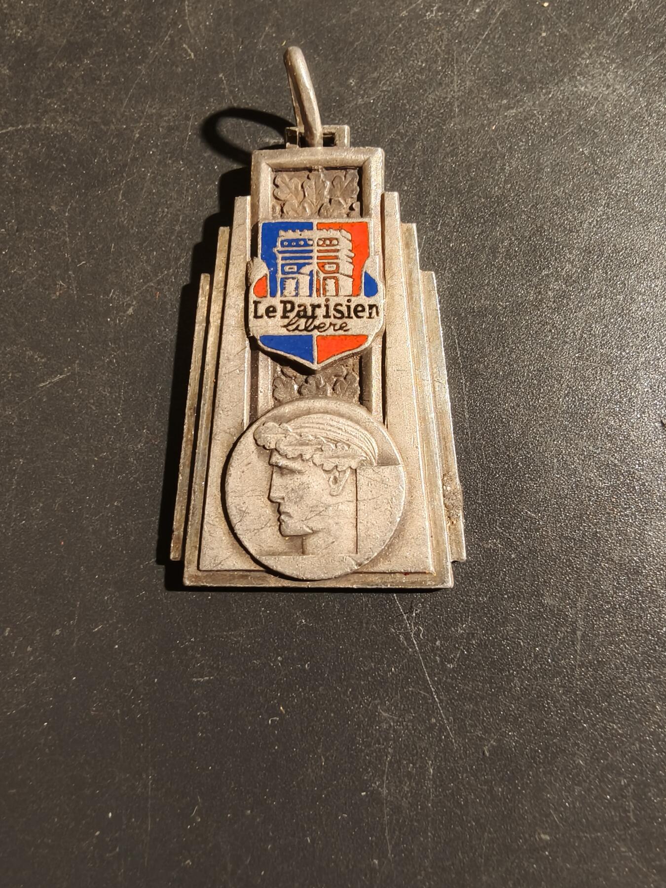 老王徽章第163期 13-15日三场连拍 16日统一发货  13、14日结束后可寄存 法国“被解放的巴黎人”纪念章