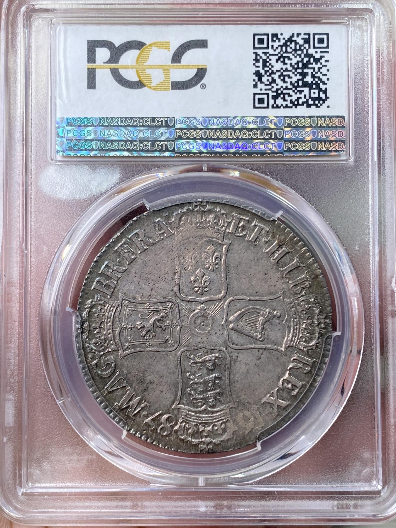 万国钱币拍卖第055期 PCGS MS63 1687年英国詹姆斯二世克朗 斯图亚特王朝复辟后第二位国王 柔美的英式乌云五彩倒影包浆 机铸纹清晰可见 底板转光依旧 WING金标认证的顶级状态 对于一枚17世纪的英国克朗来说已是可遇不可求的典藏品质