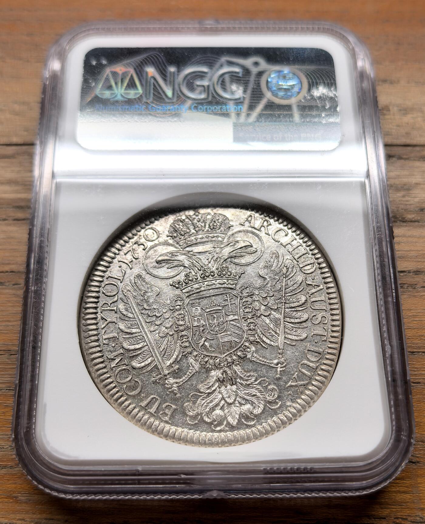 泉海漫舟·凡希社世界钱币微拍第三百十四期 荐！1730神罗总庭卡罗尔六世戎装像泰勒大银NGC-MS62，银光充沛，压铸细节优秀，不可多得的一枚收藏级神罗主币！（附视频）