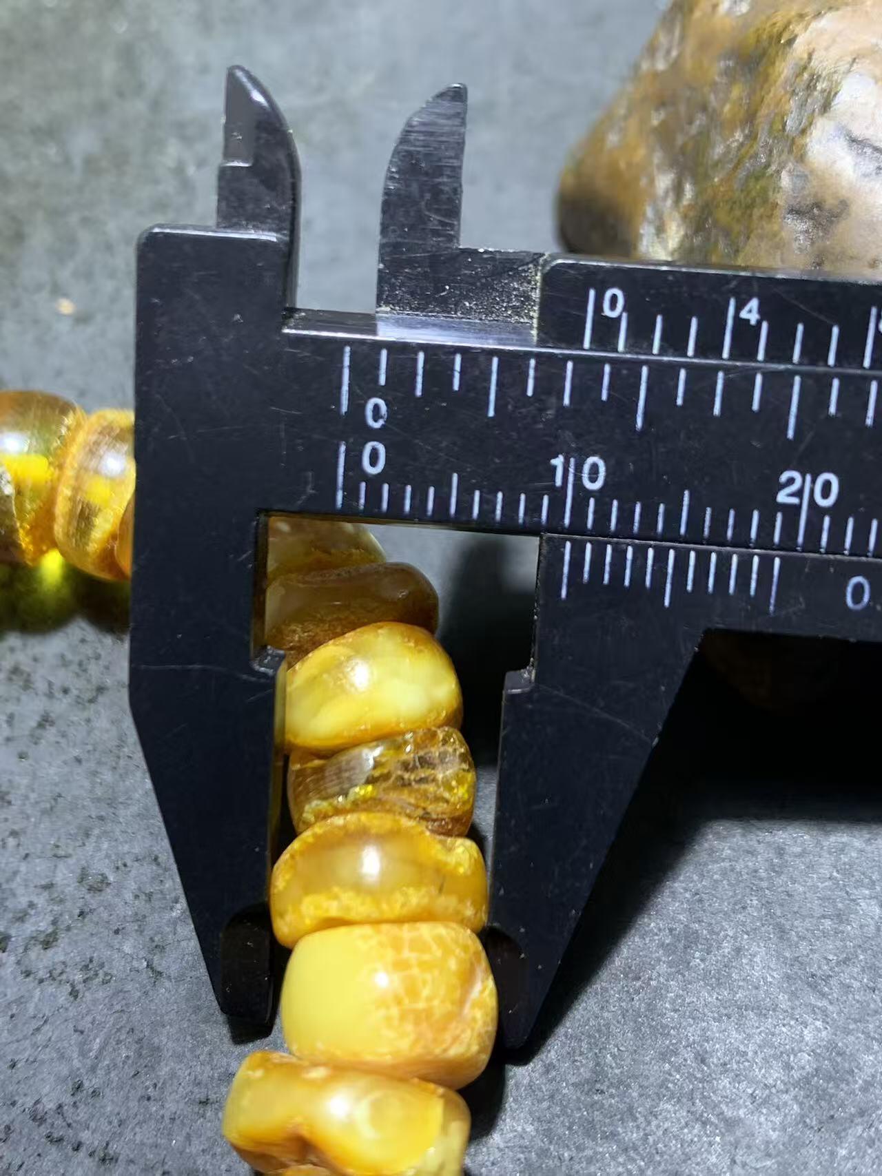 天然原矿俄料蜜蜡原皮随形手串1条！！