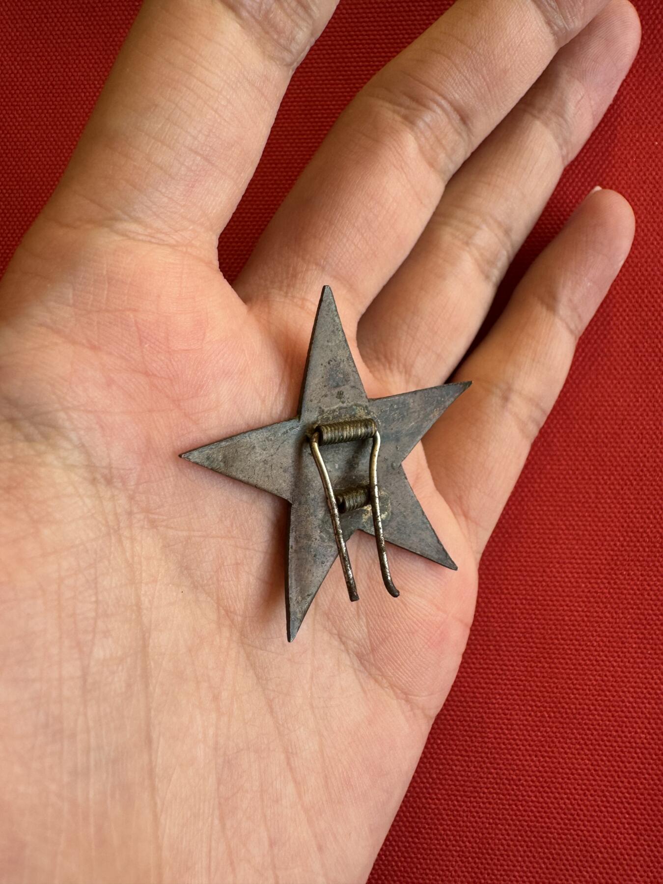 五哥徽章群   15号周六晚上八点4群联拍 帽徽