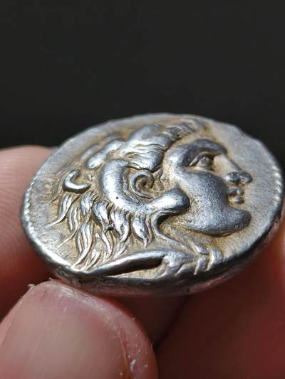 典藏精品狮皮四德！阿拉多斯地区。托勒密一世统治时期：公元前305-前282年。 以马其顿的亚历山大三世即亚历山大大帝的名义及币制铸造