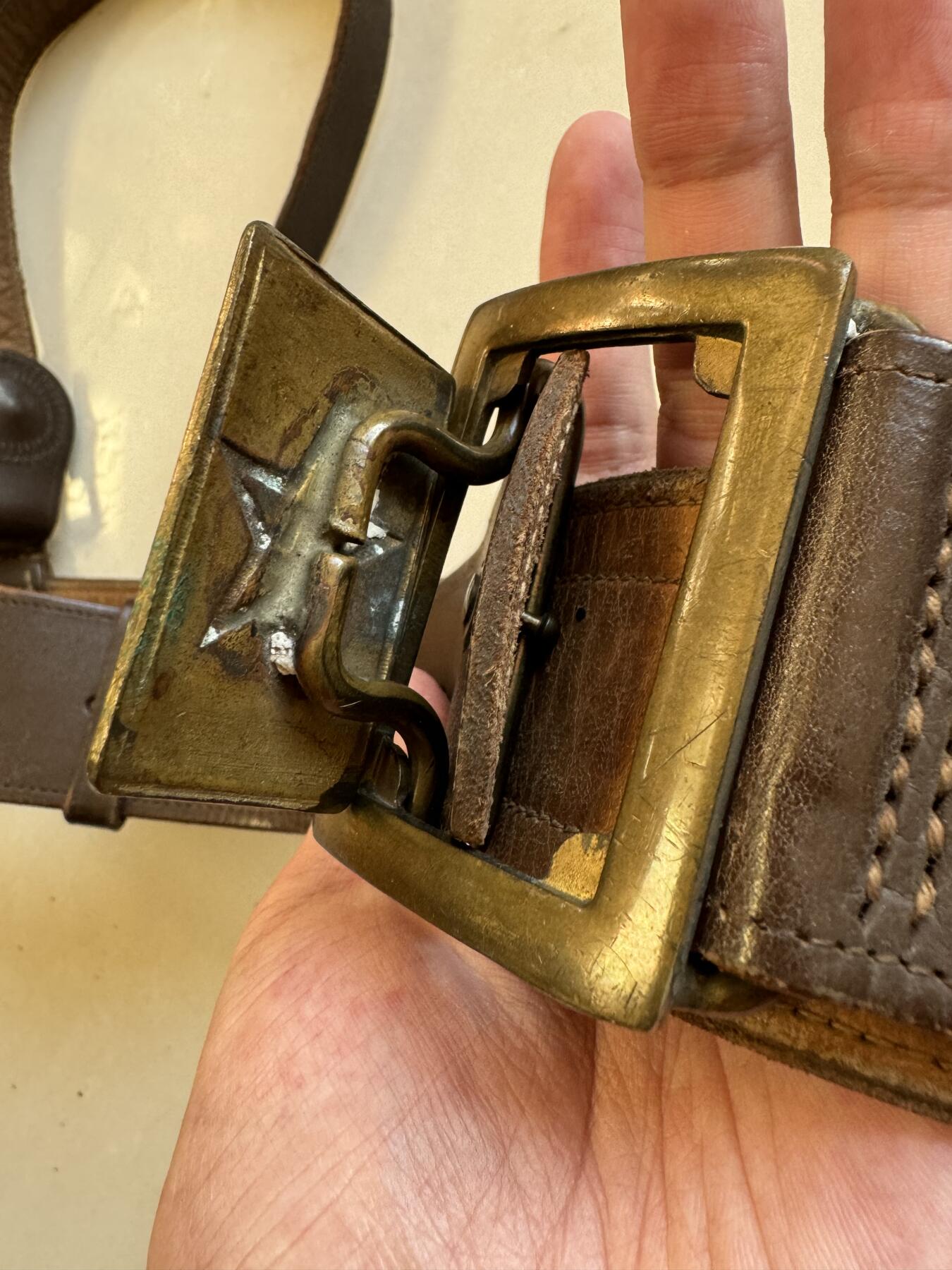 五哥徽章群   15号周六晚上八点4群联拍 腰带