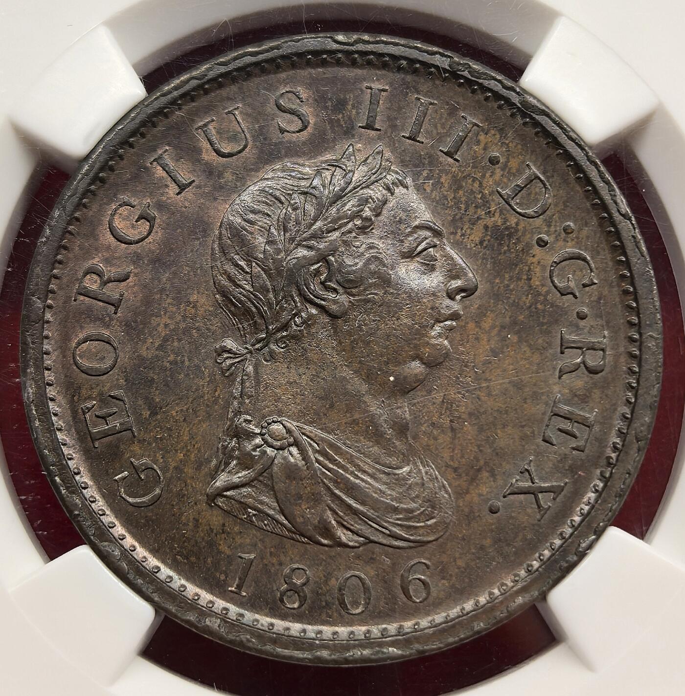 泉海漫舟·凡希社世界钱币微拍第三百十四期 1805英国乔三便士大铜NGC-MS65，220时光凝结而成的温润厚重，收藏级品质。SOHO运用最新改良的模具垫圈大规模铸造的铜币品种，这种新式垫圈大大提高了硬币的防伪性和耐磨性，代表了当时最高的铸币工艺。