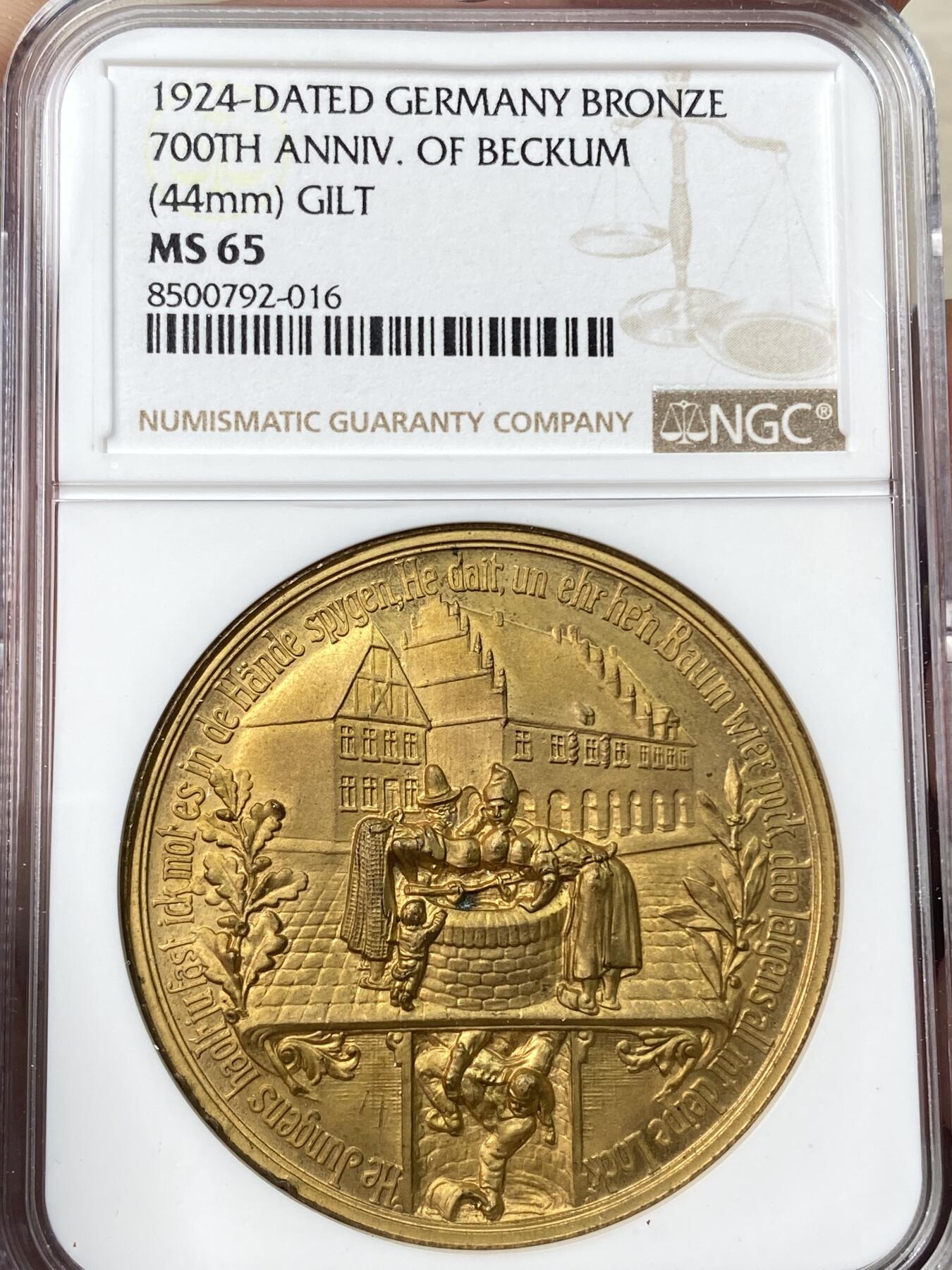 万国钱币拍卖第055期 NGC MS65 1924年德国贝库姆建城700周年纪念镀金大铜章 顶级BU精制镜面高浮雕 城市景观被黄金覆盖 富丽堂皇 44MM 29.2G