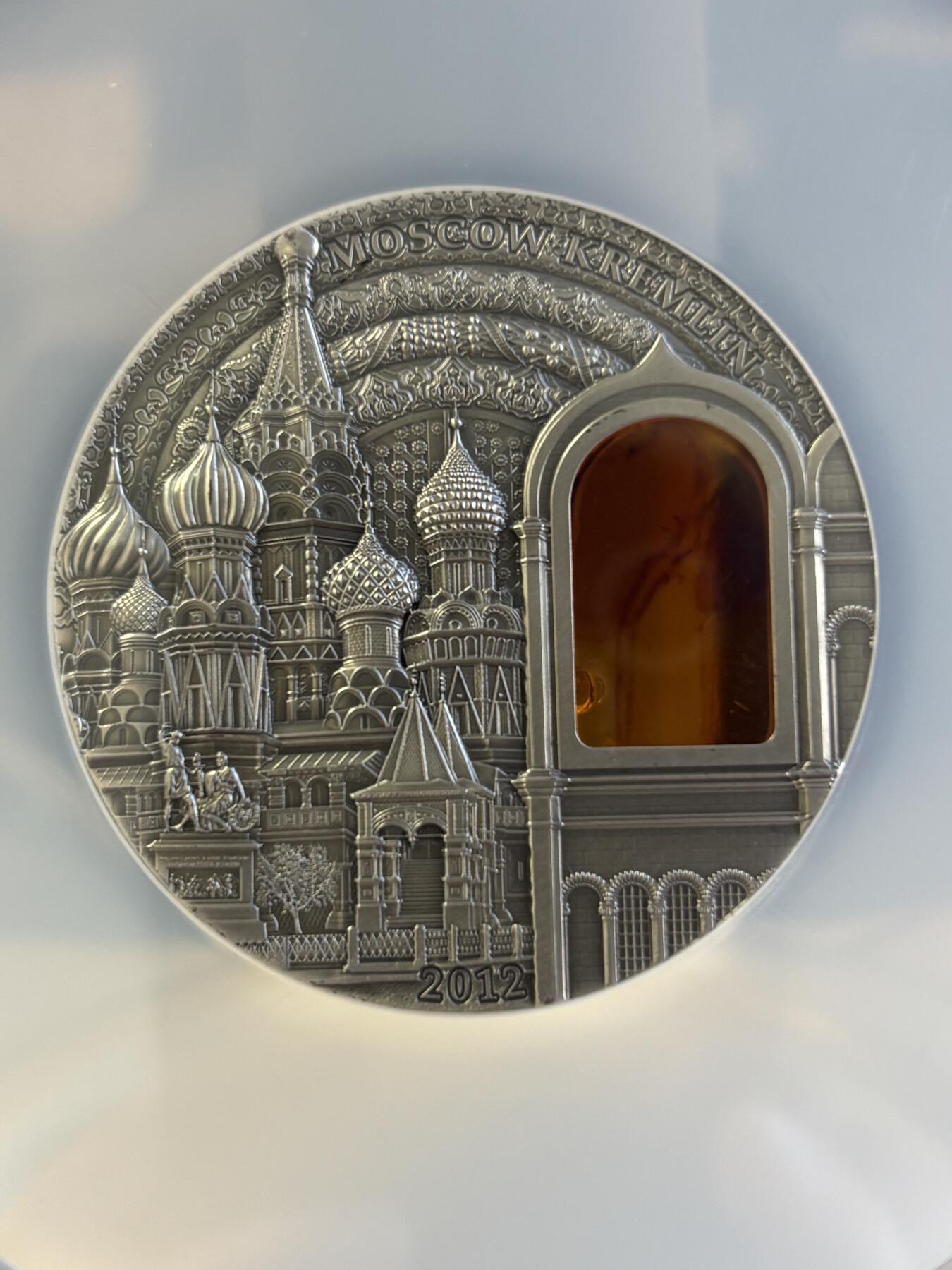 第182期拍卖 帕劳 2012年 琥珀屋第四组-克林姆林宫镶琥珀仿古银币 NGC-MS70带原证书，2盎司，999银，发行999枚