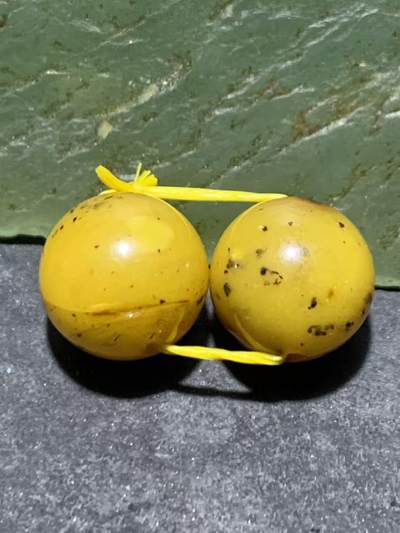 天然俄料蜜蜡通货圆珠一对， - 天然俄料蜜蜡通货圆珠一对，