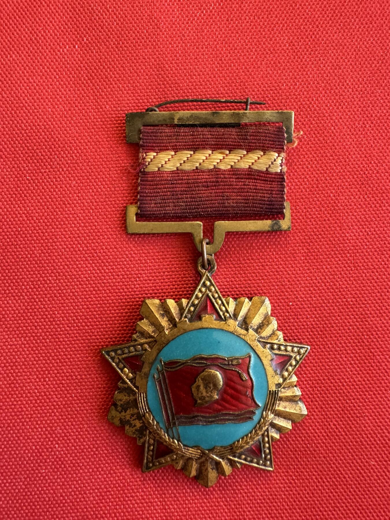 五哥徽章群   15号周六晚上八点4群联拍 铜章