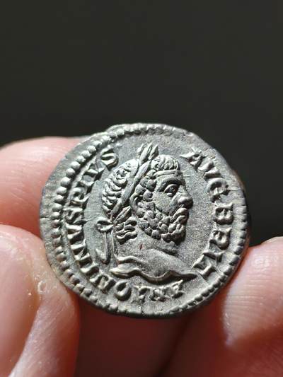 星盘世界钱币十一月二十二日古典币精品专场 - ms+极品！罗马帝国时期 卡拉卡拉（公元198-217年在位），银币第纳尔  正面：铭文“ANTONINVS PIVS AVG BRIT”安东尼努斯·虔敬的·奥古斯都·不列颠（征服者），卡拉卡拉戴月桂冠的头像朝右。 