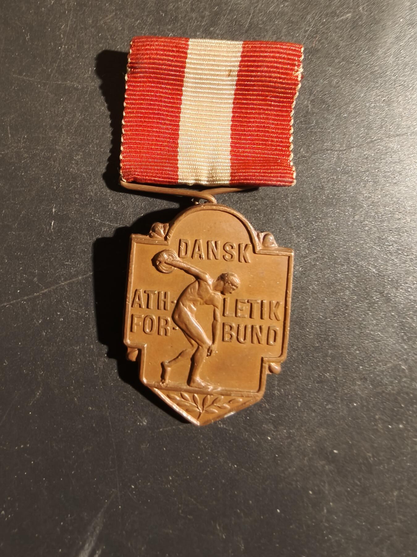 老王徽章第163期 13-15日三场连拍 16日统一发货  13、14日结束后可寄存