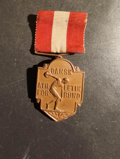 老王徽章第163期 13-15日三场连拍 16日统一发货  13、14日结束后可寄存 - 丹麦田径运动协会奖章    1950年
