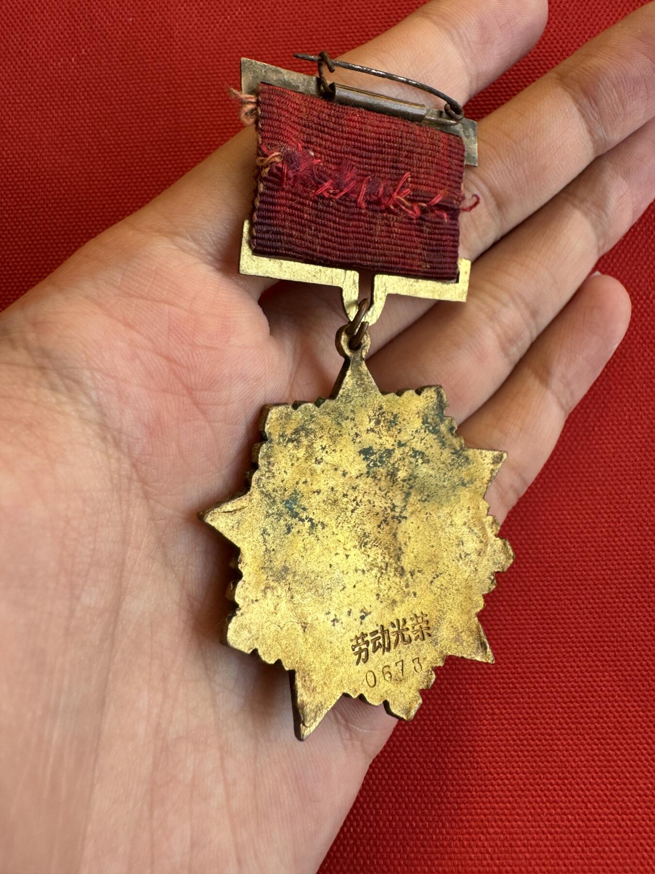 五哥徽章群   15号周六晚上八点4群联拍 铜章