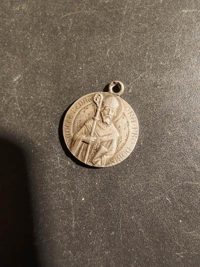 老王徽章第163期 13-15日三场连拍 16日统一发货  13、14日结束后可寄存 - 法国天主教会纪念章    银质1.8g