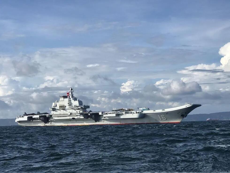 红色经典收藏拍卖专场第31期 库存品相 辽宁舰盾章带原盒  出访纪念品  不含笔记本电脑  可挂 可摆