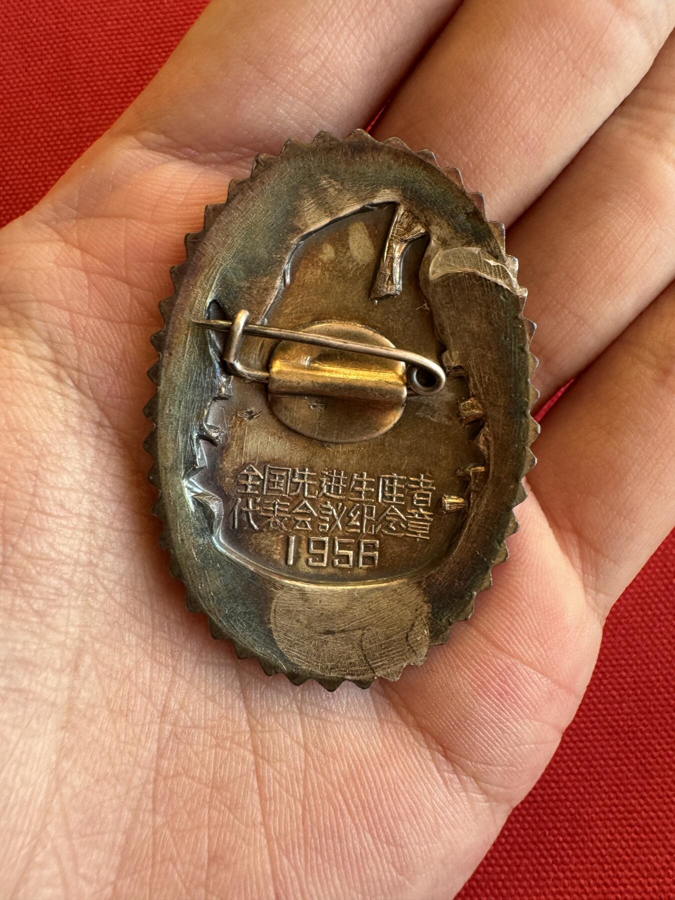 五哥徽章群   15号周六晚上八点4群联拍 银章