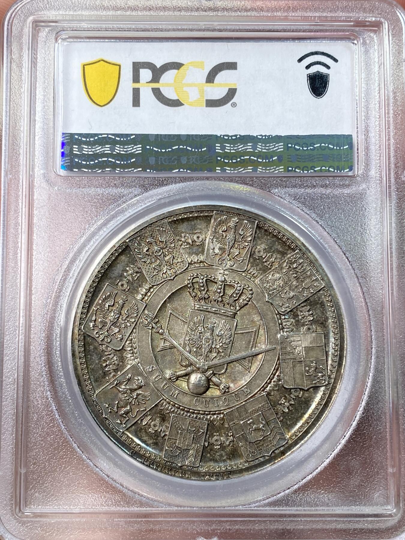 万国钱币拍卖第055期 PCGS MS62 1840年德国普鲁士威廉四世克承大统继国王位加冕纪念大银章 孔雀蓝彩包浆极美 普鲁士经典名誉加冕系列的开山之作 后续的威廉一世 二世均以此设计为蓝本