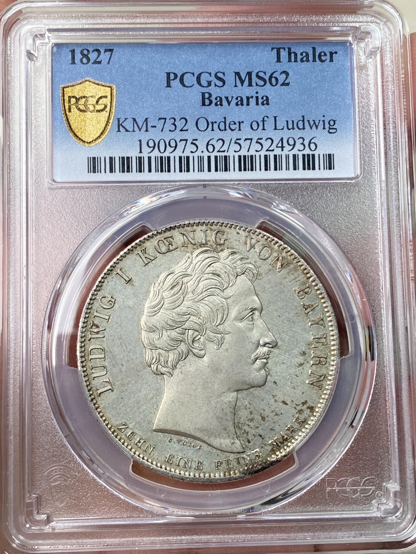 万国钱币拍卖第055期 PCGS MS62 1827年巴伐利亚路德维希勋章历史大泰勒 1827年8月25日路德维希一世以国王之名设立路德维希勋章 用以表彰为王国服务满50周年的杰出人员 并敕令造币厂发行此历史泰勒加以纪念 系列中罕见品种 阴阳调和单面五彩 状态难得