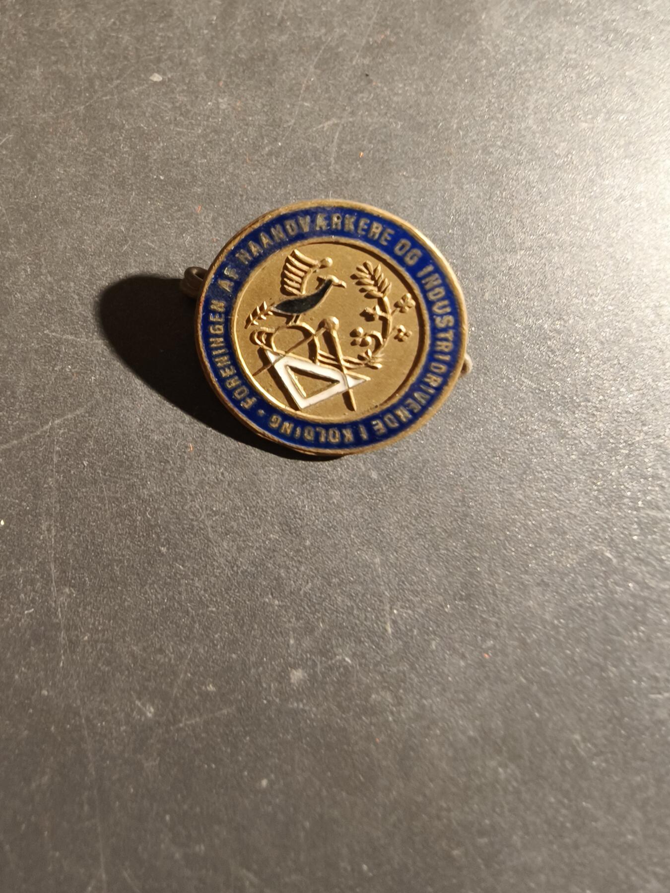 老王徽章第163期 13-15日三场连拍 16日统一发货  13、14日结束后可寄存 丹麦科灵（Kolding）手工艺人和工业驱动者协会徽章