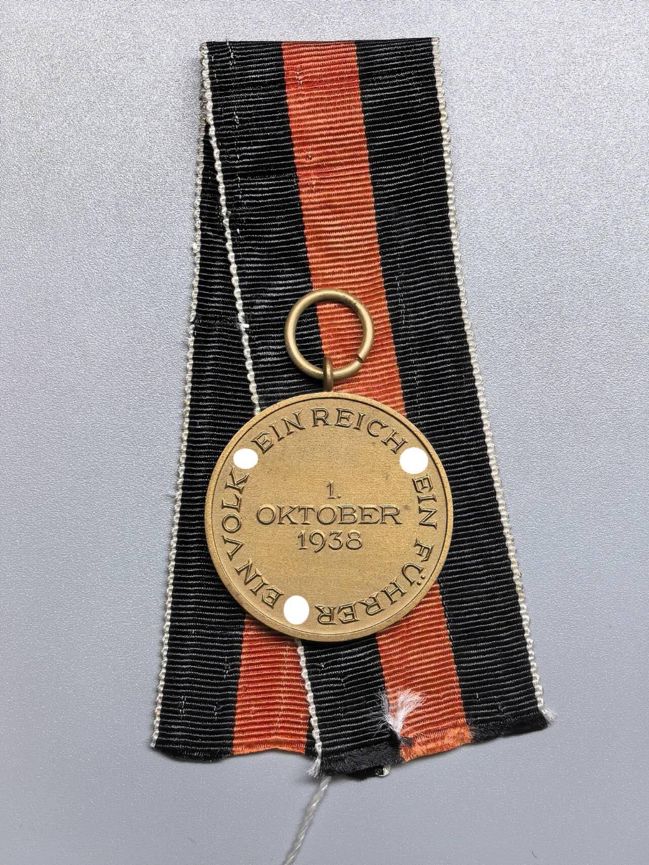 小驴勋章奖章收藏11月15日周六晚五点拍卖（珍爱和平，收藏战争，铭记历史，勿忘国耻，忠党爱国。有偿代拍，送拍规则在简介最后，参拍须阅读规则后再参拍，关系到运费包装发货时效真假辨别等关键信息，拍卖时不再发原图，看大图店主微信码在拍卖店铺介绍里） d3苏台德回归奖章，铜质，最早期版本