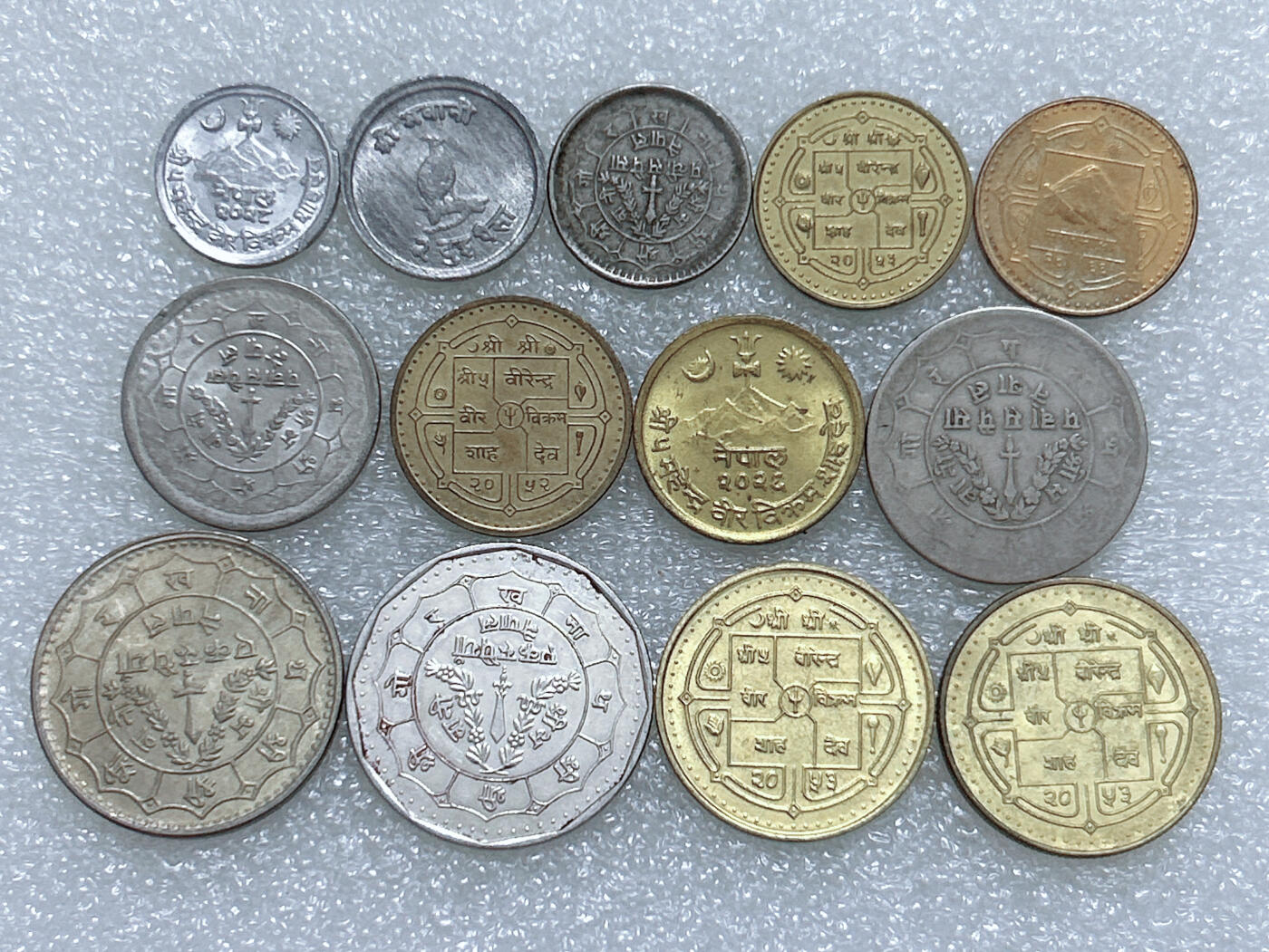 第一海外回流一元起拍收藏 散集专场  第266期 尼泊尔不同版本硬币 13枚