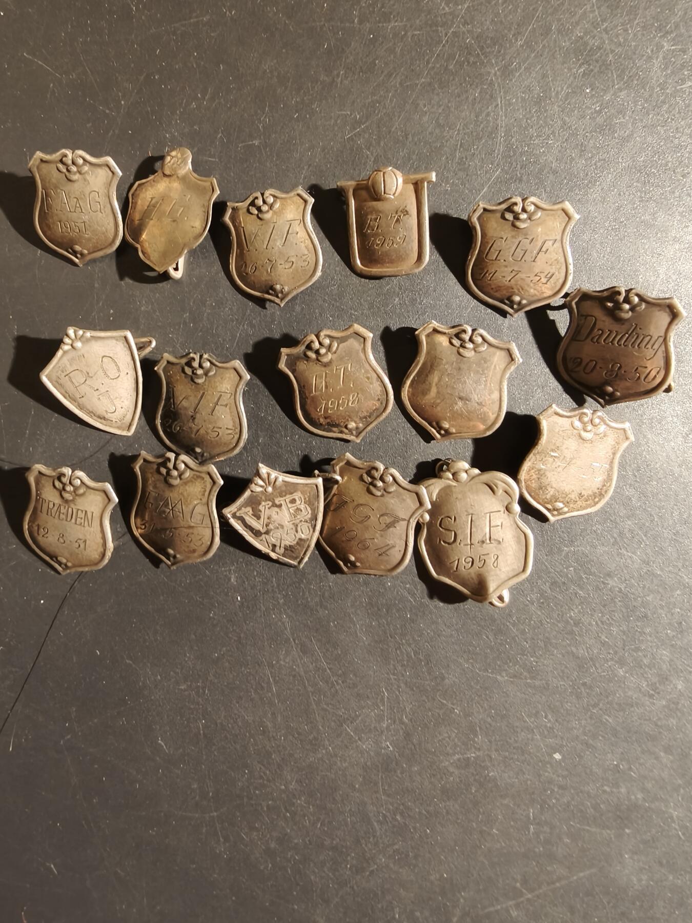 老王徽章第163期 13-15日三场连拍 16日统一发货  13、14日结束后可寄存