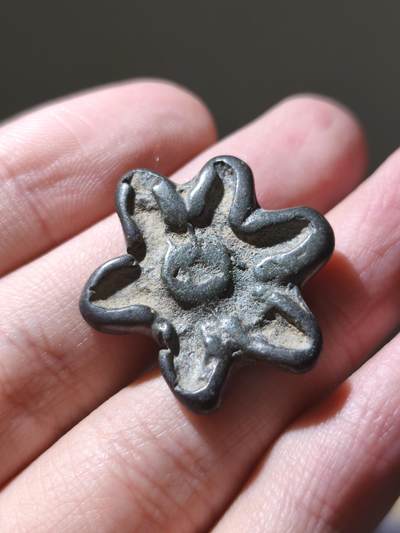 星盘世界钱币十一月二十二日古典币精品专场 - 精品白光！BMAC青铜文化，阿瑟克斯文明早期实心青铜印章，这种跟后期那种镂空的不是一种类型，非常少见，这一枚上面有一个系绳的孔