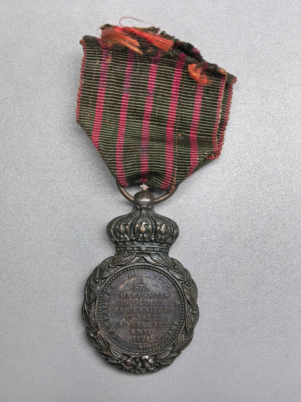 小驴勋章奖章收藏11月15日周六晚五点拍卖（珍爱和平，收藏战争，铭记历史，勿忘国耻，忠党爱国。有偿代拍，送拍规则在简介最后，参拍须阅读规则后再参拍，关系到运费包装发货时效真假辨别等关键信息，拍卖时不再发原图，看大图店主微信码在拍卖店铺介绍里） 法国圣赫勒拿奖章，铜质