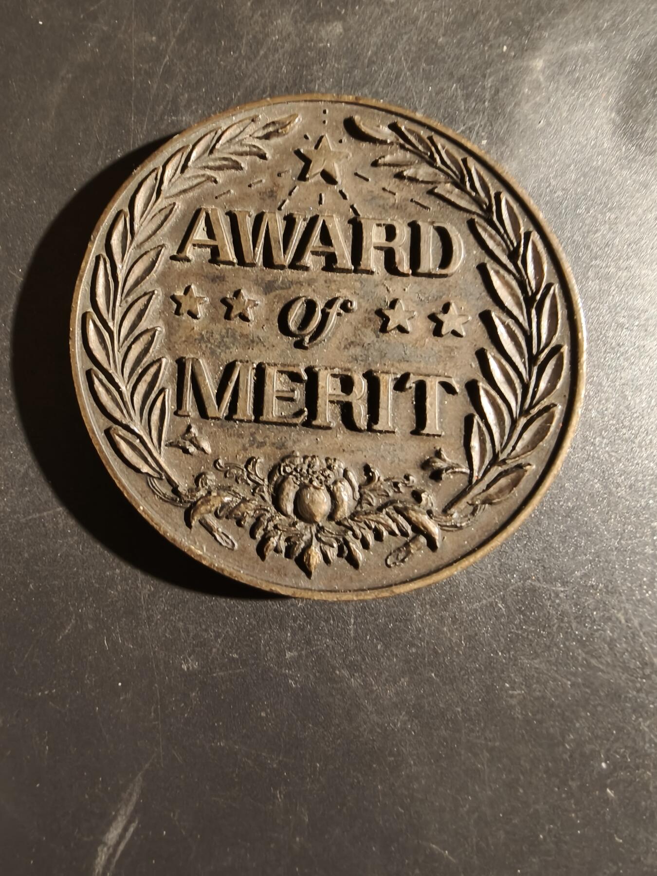 老王徽章第163期 13-15日三场连拍 16日统一发货  13、14日结束后可寄存 美国功绩纪念章     直径62mm.    重量92.4g
