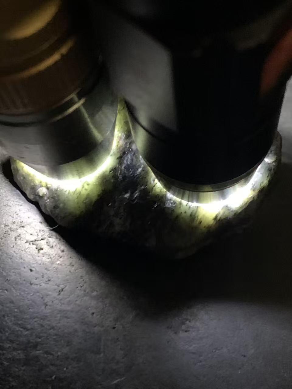 新疆戈壁风化纹和田玉青花玉原石一颗