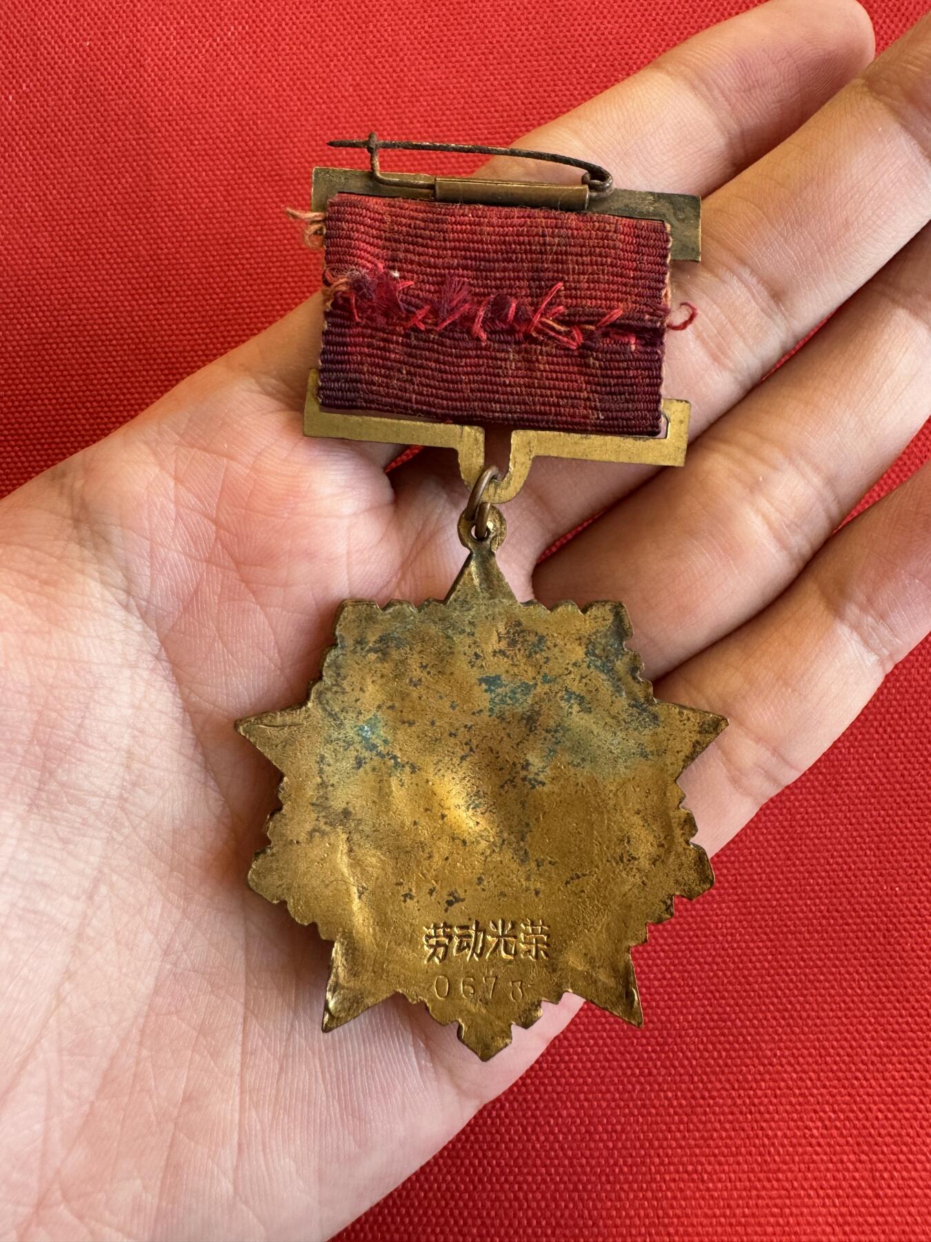 五哥徽章群   15号周六晚上八点4群联拍 铜章