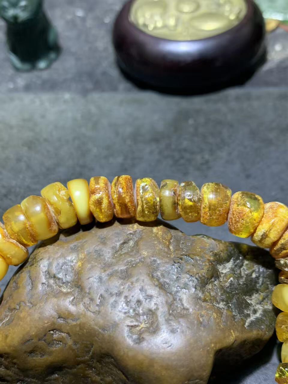 天然原矿俄料蜜蜡原皮随形手串1条！！