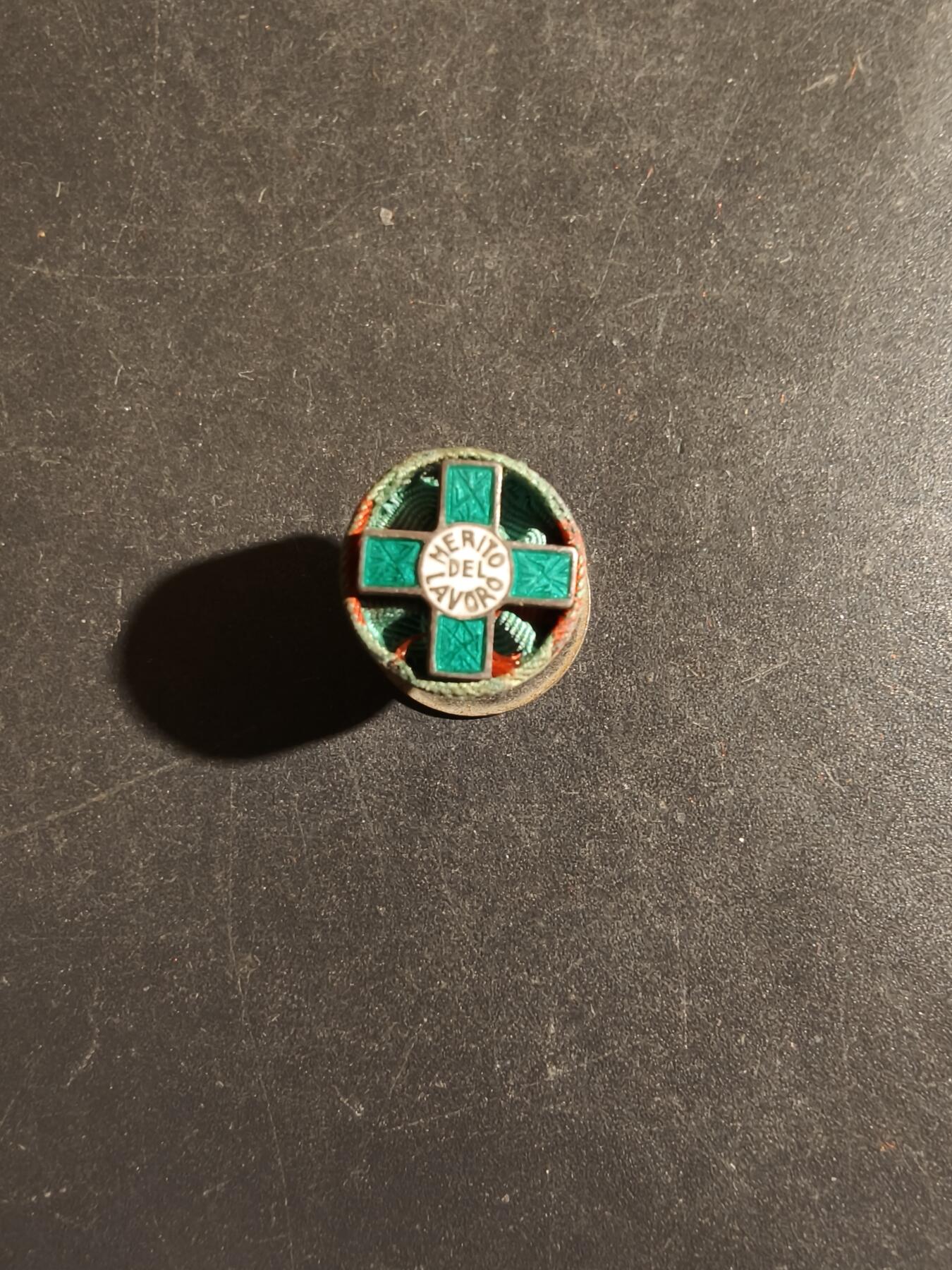 老王徽章第163期 13-15日三场连拍 16日统一发货  13、14日结束后可寄存 意大利骑士级劳动勋章杯略    带珐琅