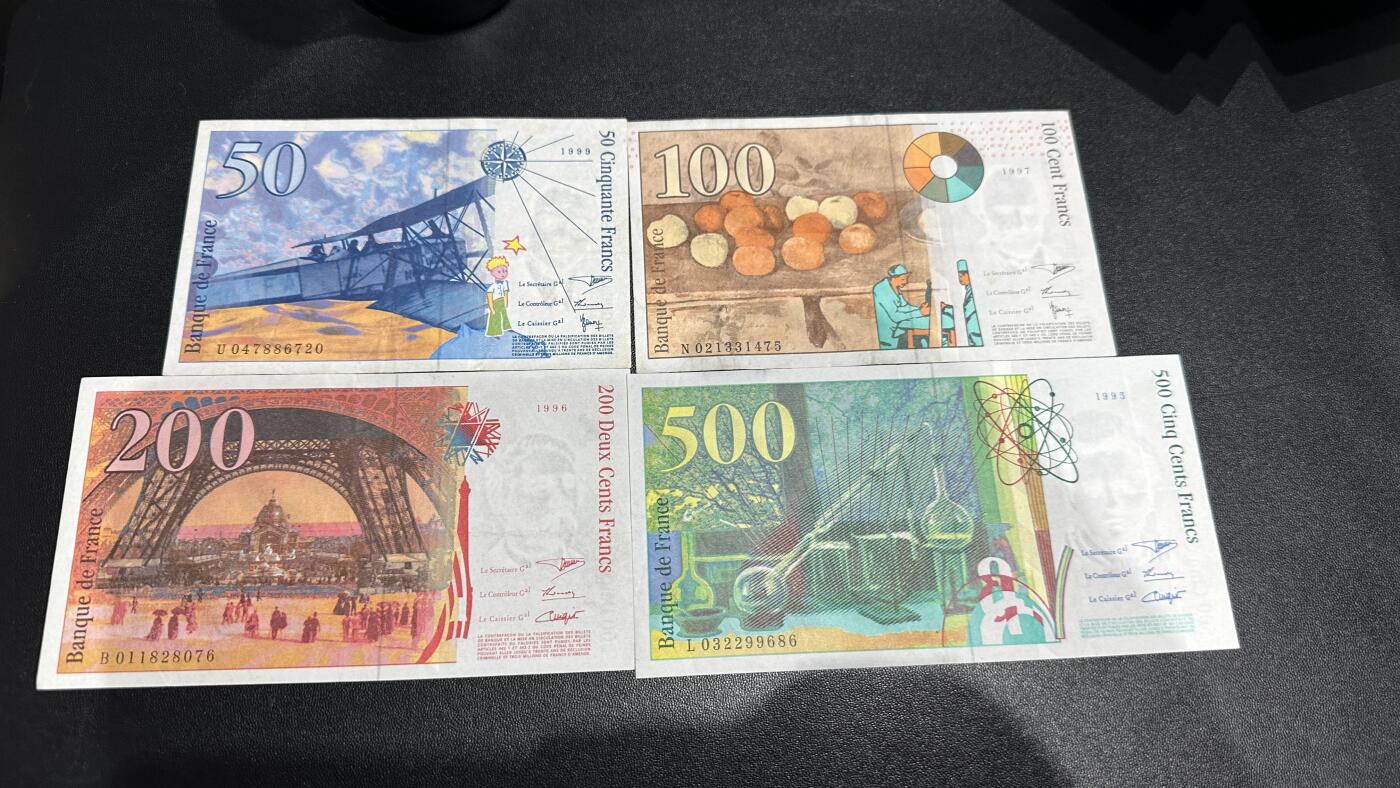 《外钞收藏家》第五百八十五期（精品场）（本平台长期征集拍品、欢迎藏友们联系合作）