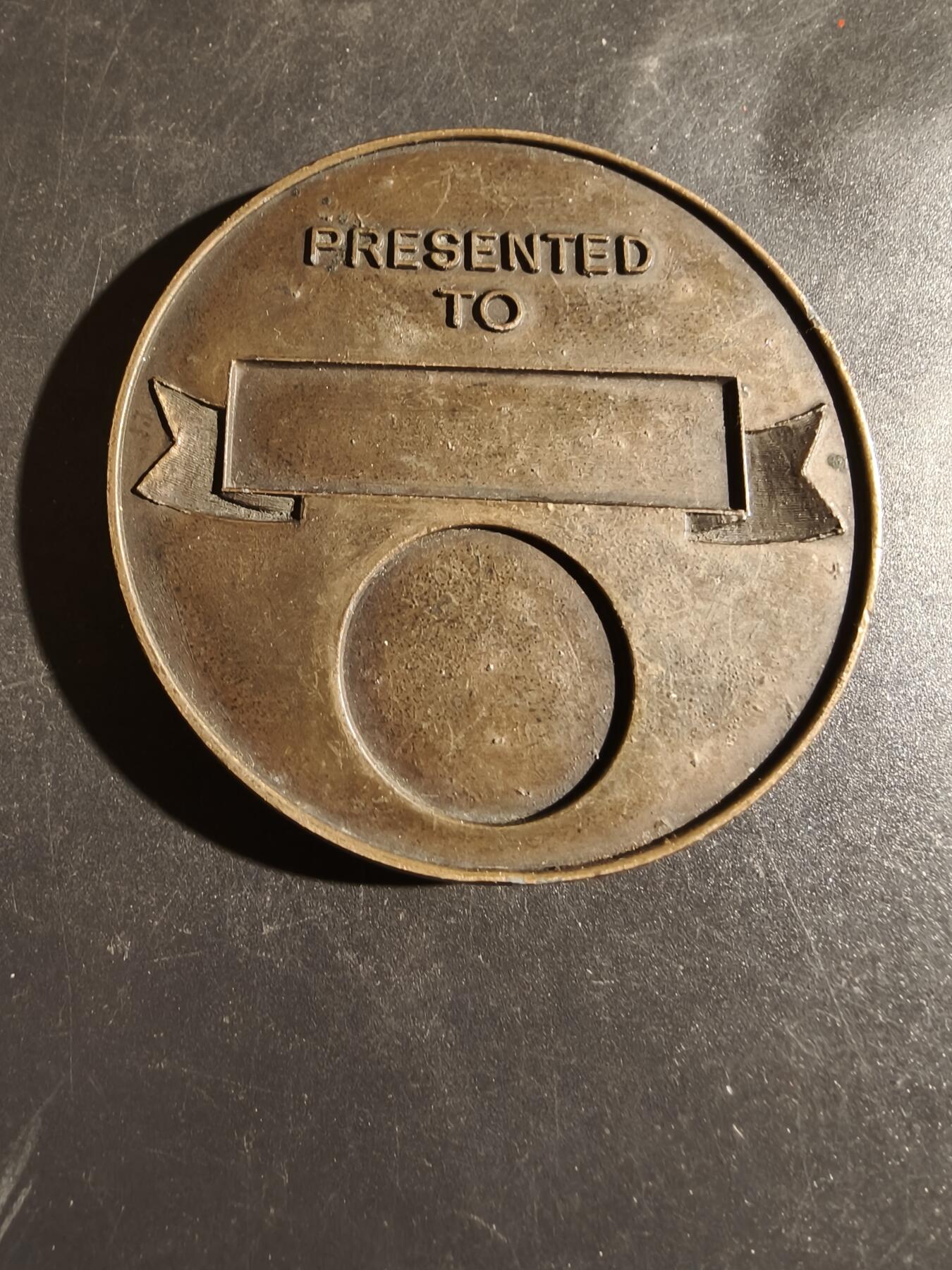 老王徽章第163期 13-15日三场连拍 16日统一发货  13、14日结束后可寄存 美国功绩纪念章     直径62mm.    重量92.4g