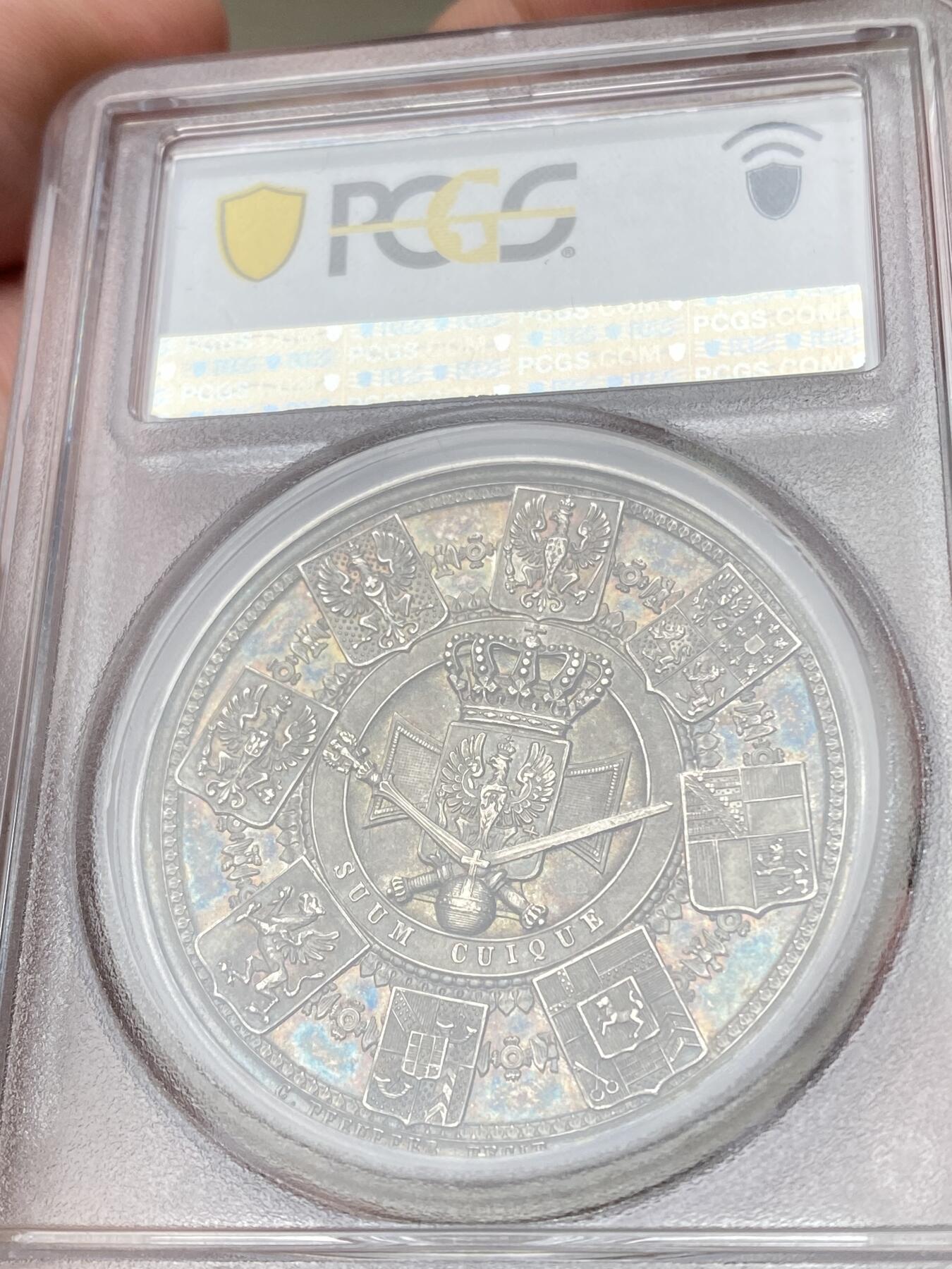 万国钱币拍卖第055期 PCGS MS62 1840年德国普鲁士威廉四世克承大统继国王位加冕纪念大银章 孔雀蓝彩包浆极美 普鲁士经典名誉加冕系列的开山之作 后续的威廉一世 二世均以此设计为蓝本