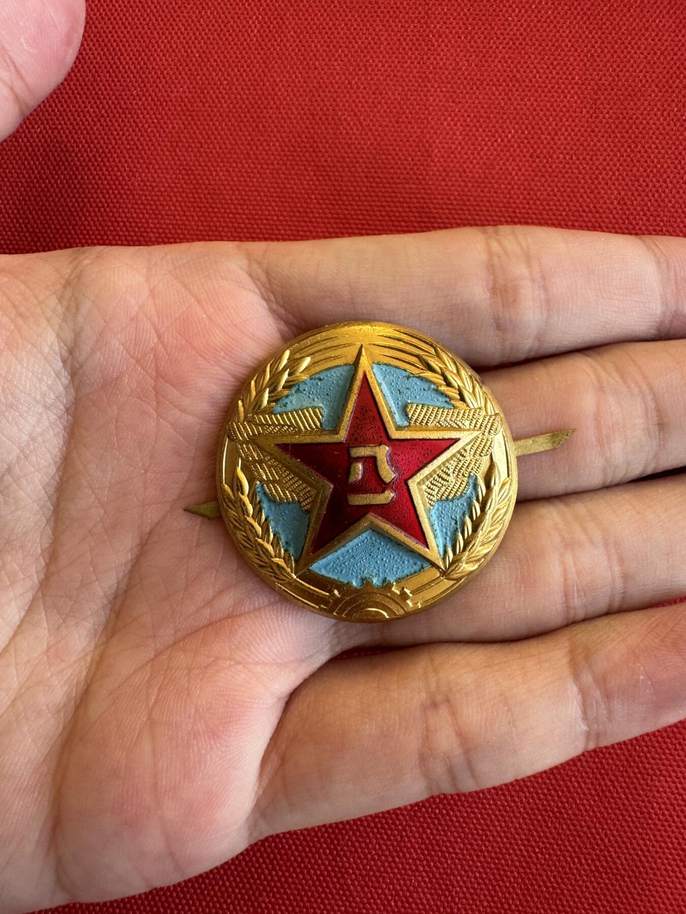 五哥徽章群   15号周六晚上八点4群联拍 帽徽