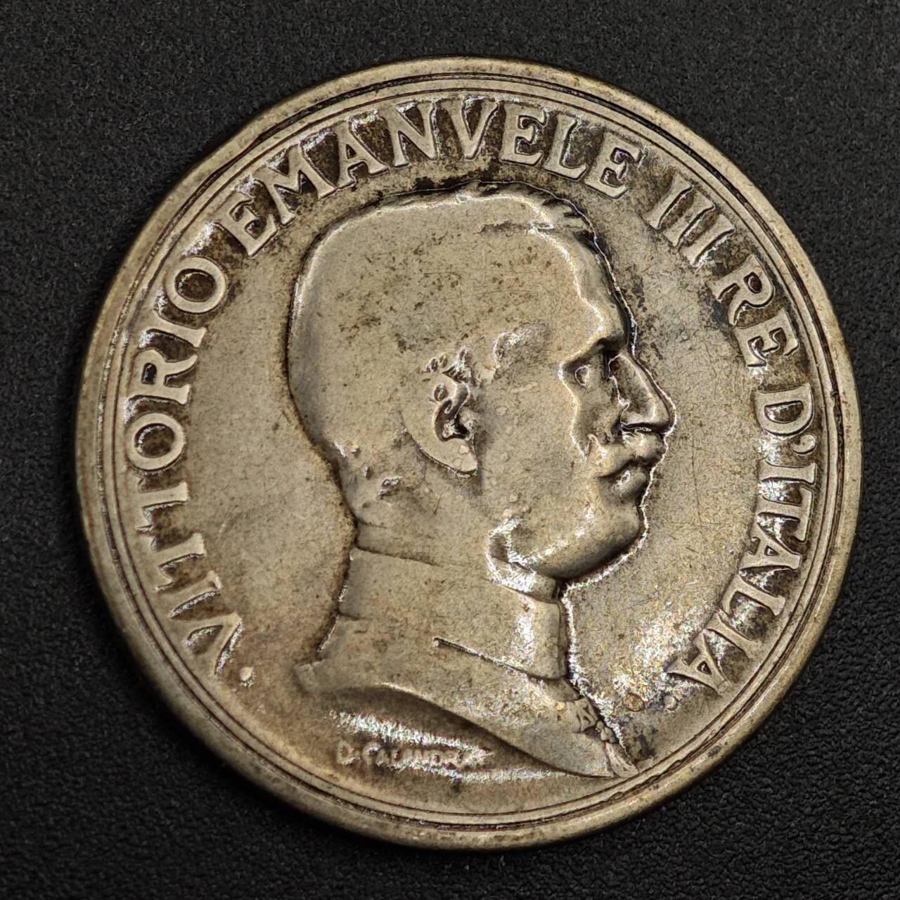 【淘币小摊】实时拍第七百九十六拍   小银币场   满百包邮可预留二周 每周一统一发货   意大利1915年马车2里拉银币有清漆保护