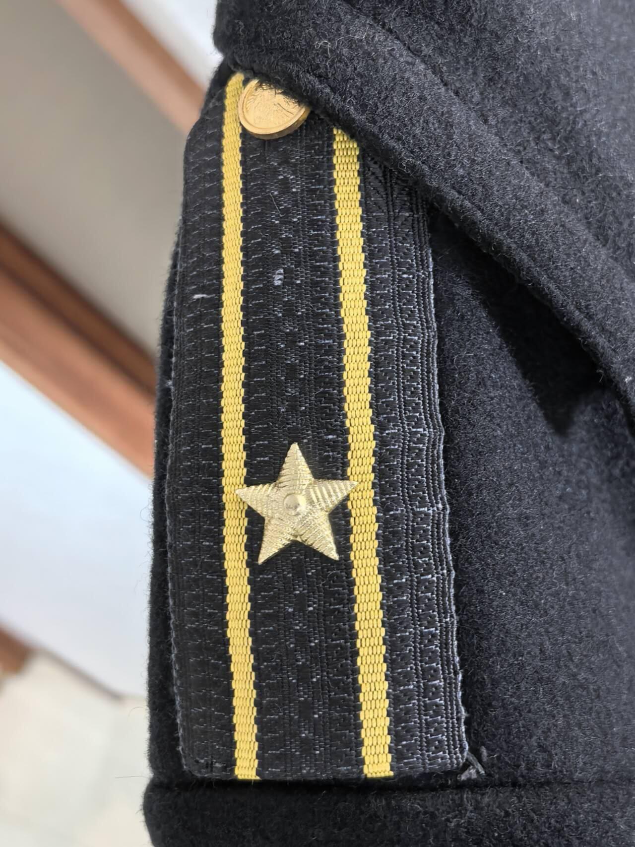 小驴勋章奖章收藏11月15日周六晚五点拍卖（珍爱和平，收藏战争，铭记历史，勿忘国耻，忠党爱国。有偿代拍，送拍规则在简介最后，参拍须阅读规则后再参拍，关系到运费包装发货时效真假辨别等关键信息，拍卖时不再发原图，看大图店主微信码在拍卖店铺介绍里）