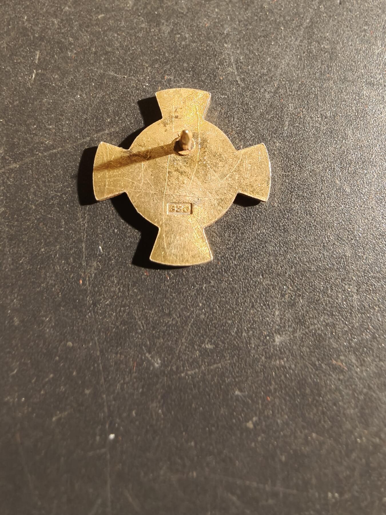 老王徽章第163期 13-15日三场连拍 16日统一发货  13、14日结束后可寄存 芬兰退伍军人联合会徽章     830银镀金    2g