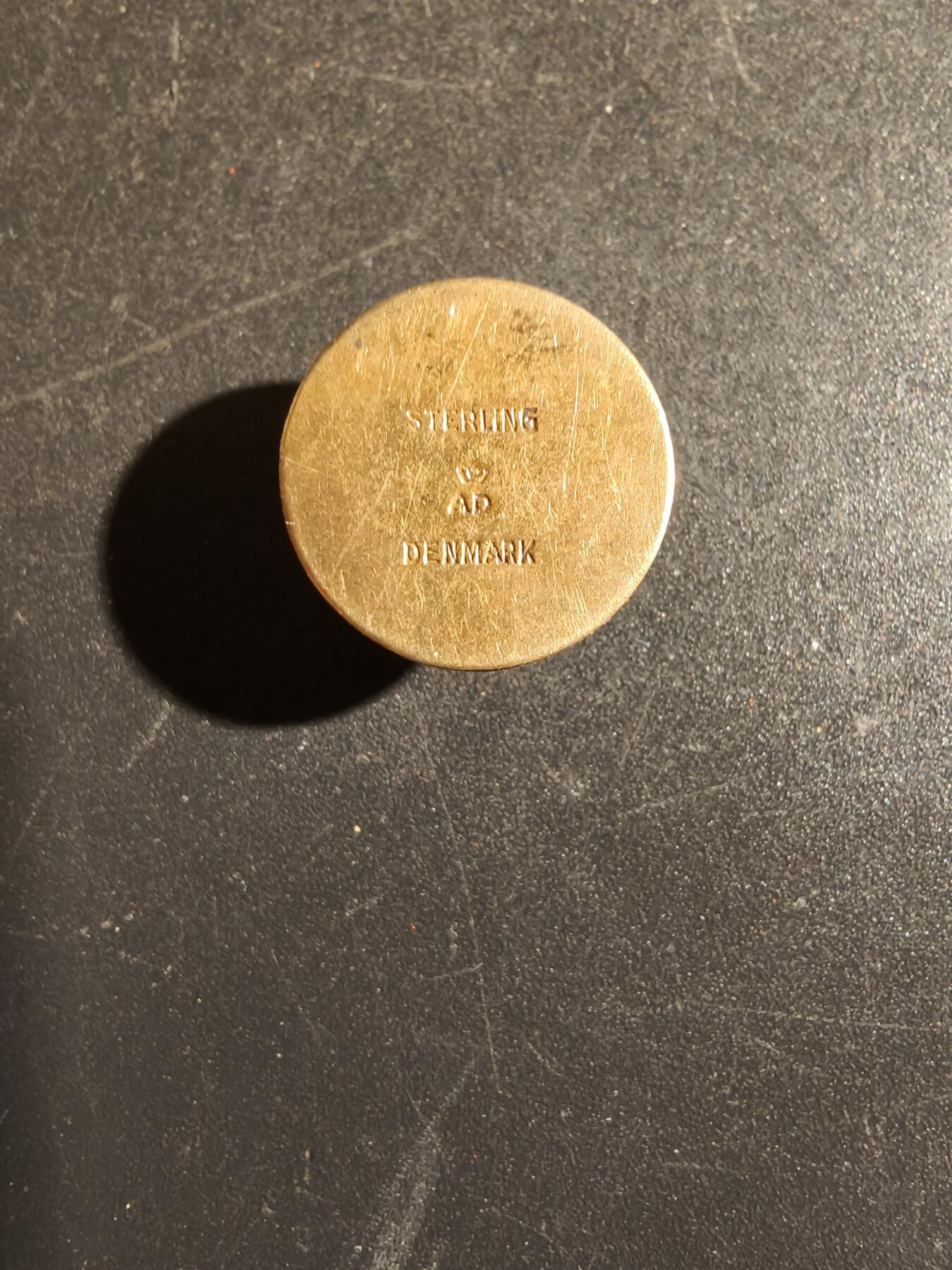 老王徽章第163期 13-15日三场连拍 16日统一发货  13、14日结束后可寄存 丹麦国际扶轮会证章     925银镀金珐琅    1.1g