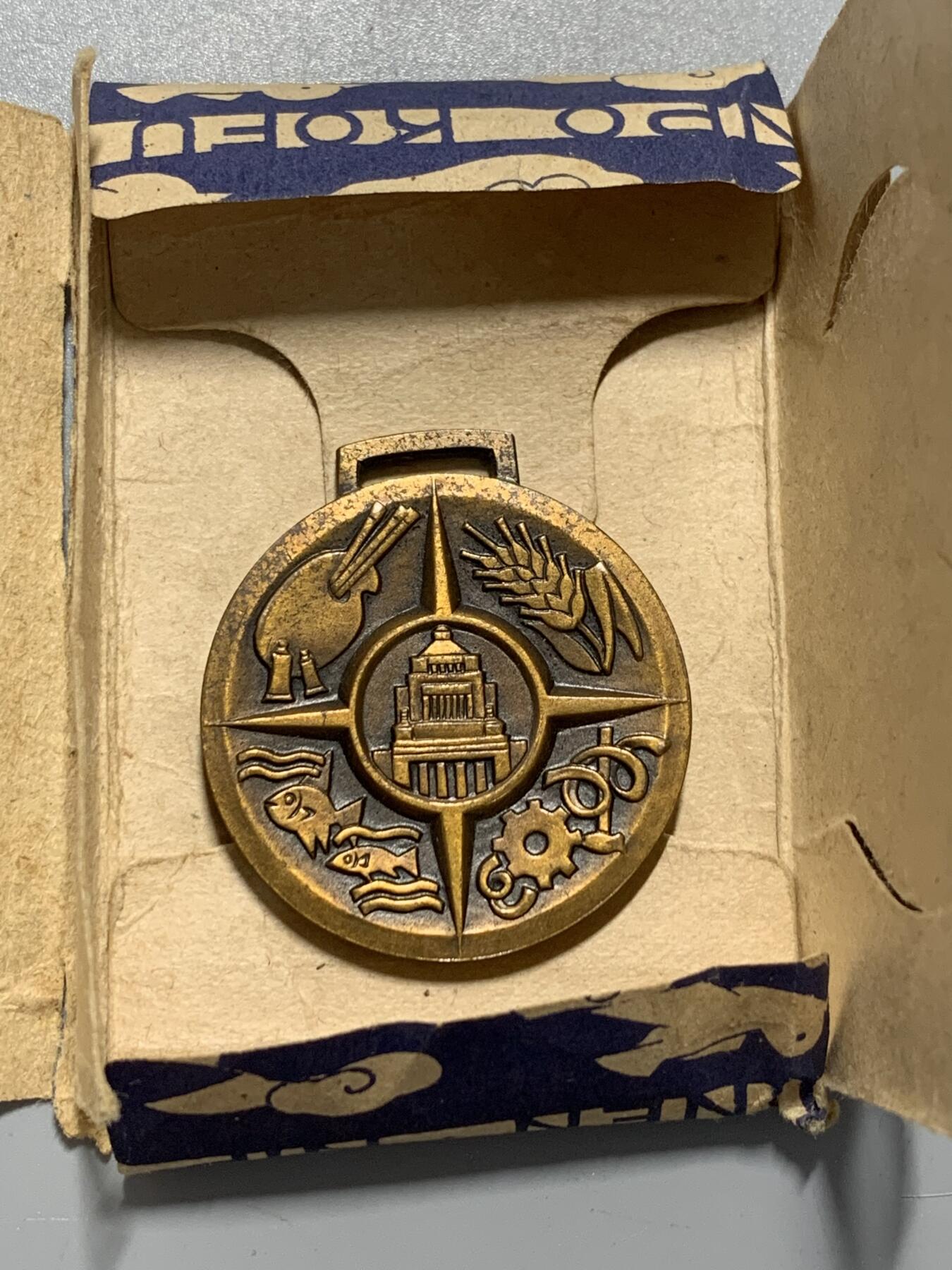 远东徽章小铺11月16日周日晚上9点结束 造币局宪法发布纪念章