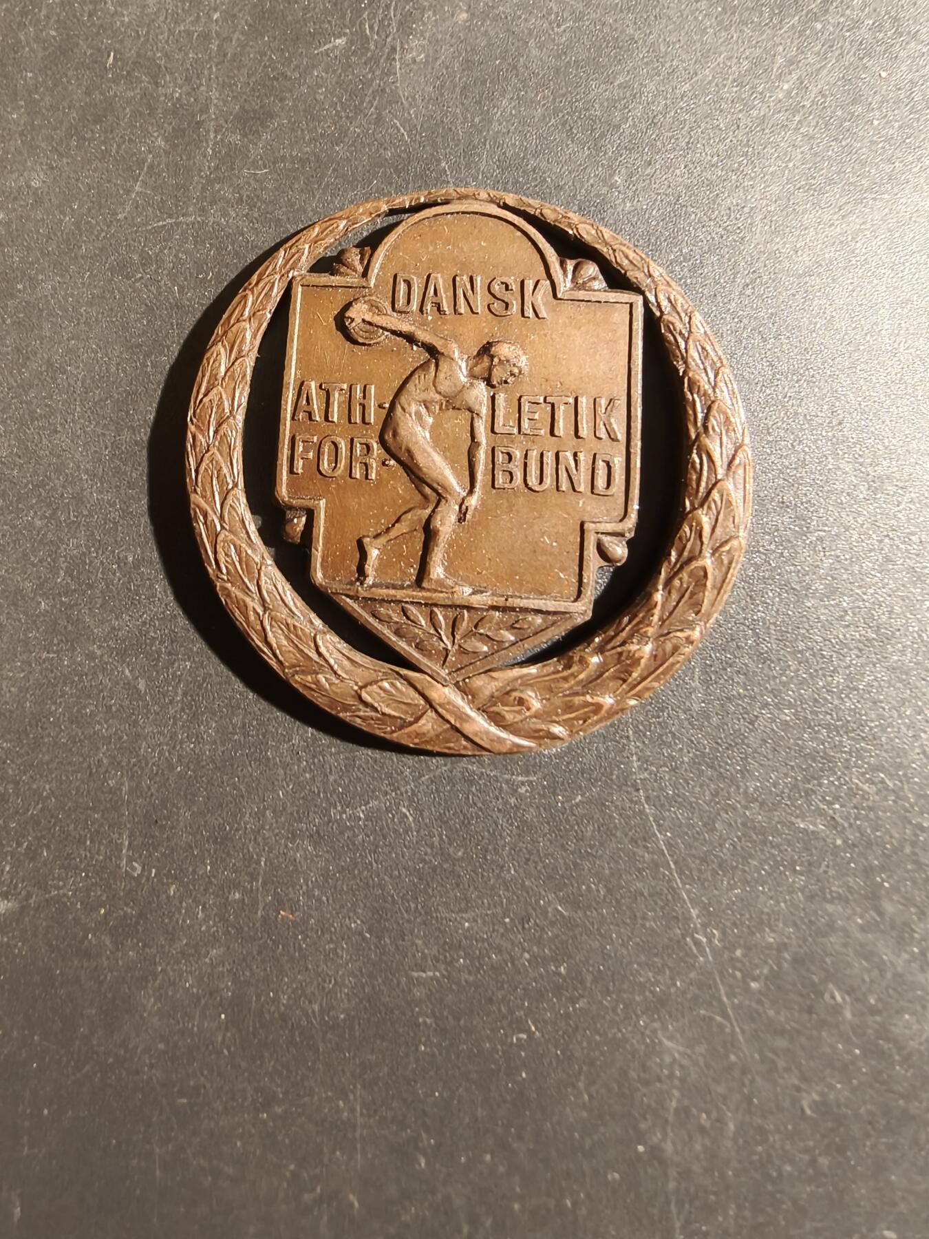 老王徽章第163期 13-15日三场连拍 16日统一发货  13、14日结束后可寄存 丹麦体育联合会纪念章