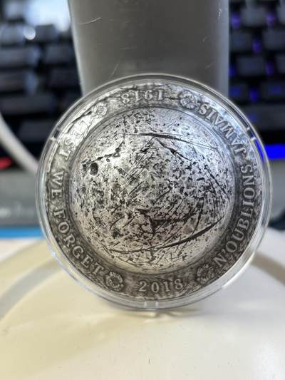 第181期拍卖 - 加拿大2018年一战百年士兵头盔钢盔形仿古面纪念银币，9999银，47.6克，发行6500枚