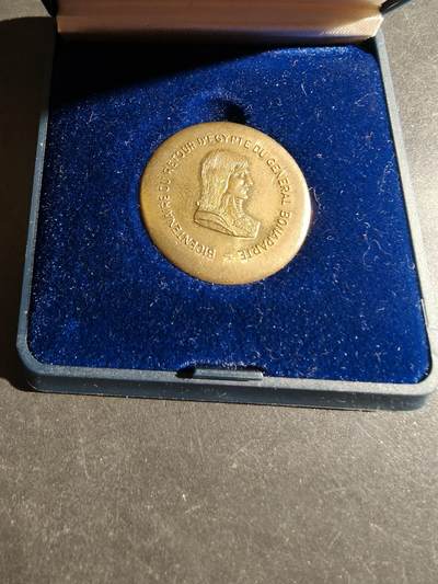 老王徽章第163期 13-15日三场连拍 16日统一发货  13、14日结束后可寄存 - 法国1999年圣拉斐尔集邮博览会纪念章    青年拿破仑头像     原盒     直径27mm.    重量9.1g