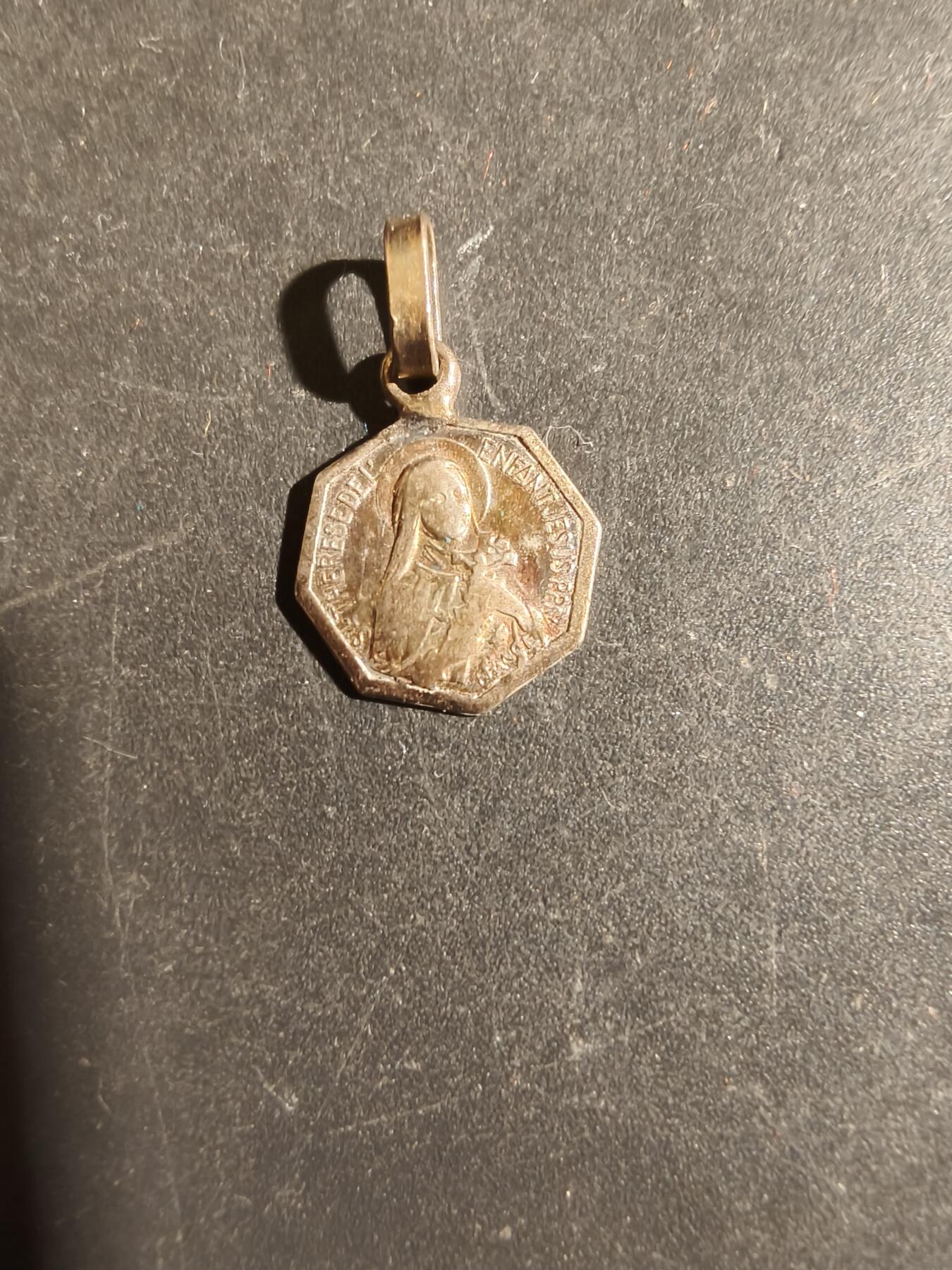 老王徽章第163期 13-15日三场连拍 16日统一发货  13、14日结束后可寄存 法国天主教会徽章