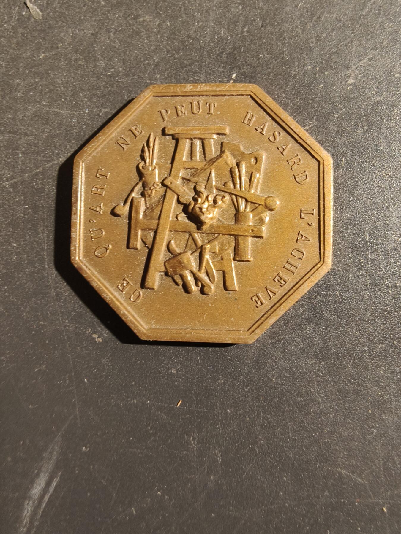 老王徽章第163期 13-15日三场连拍 16日统一发货  13、14日结束后可寄存 法国艺术协会八角铜章    直径30mm.    重量11.8g